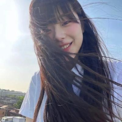 花落水流红
